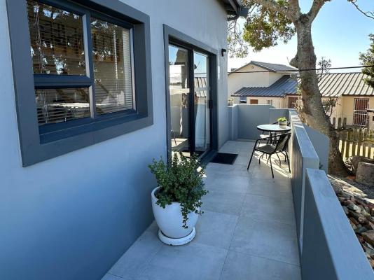 Modern Apartments Downtown - 246693