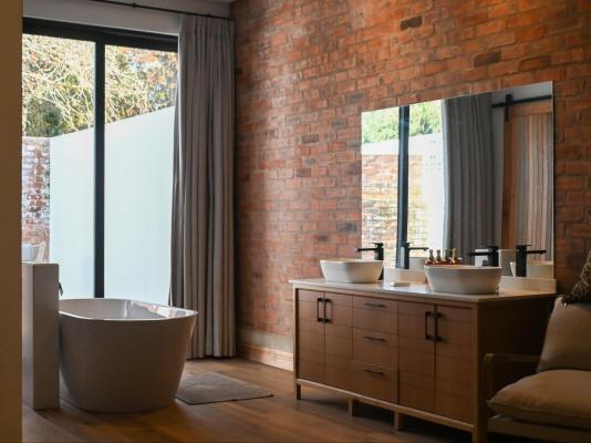 Waterwoods Equestrian Venue and Cottages - 247359