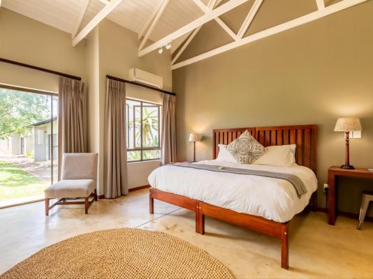 Hamiltons Lodge & Restaurant - 248055