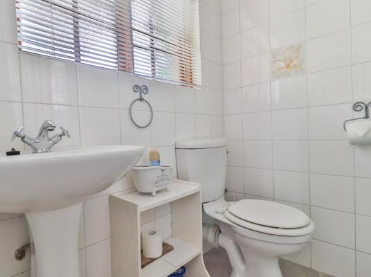 Die Hoek Guesthouse - 248503