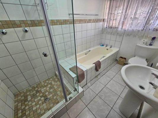 Room image 4