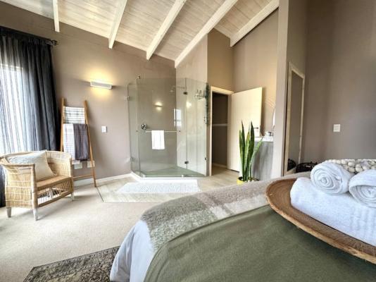 4on Pebbles Holiday Home - 249657