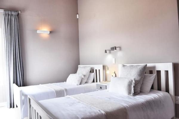 4on Pebbles Holiday Home - 249660