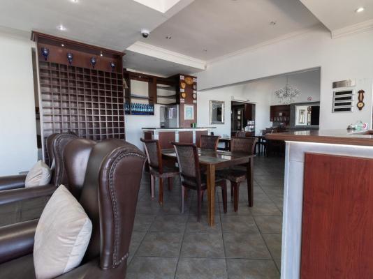 Isla Riverside Lodge - 250036