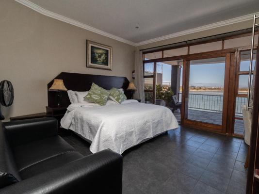 Isla Riverside Lodge - 250050