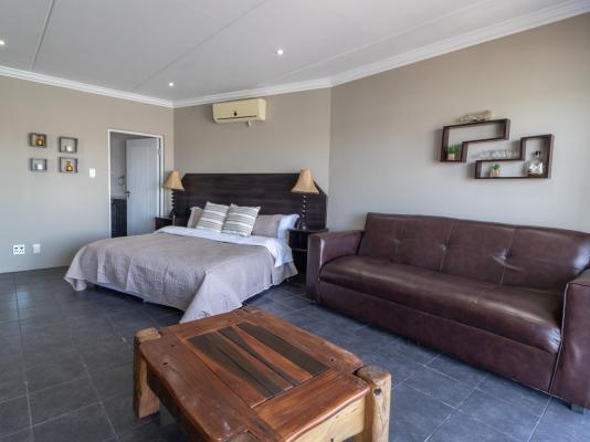 Isla Riverside Lodge - 250060