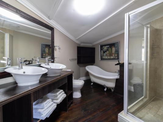 Isla Riverside Lodge - 250062