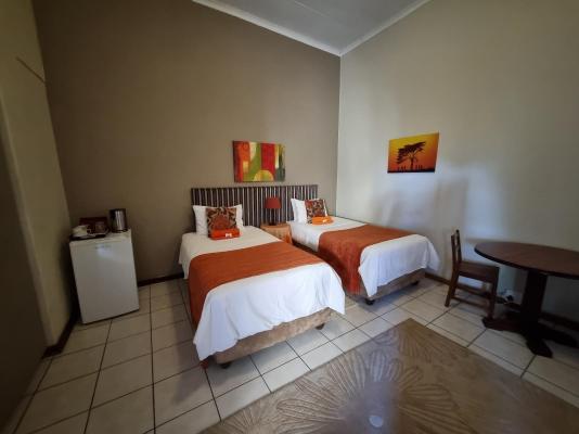 Loerie Lodge Guest House - 250207