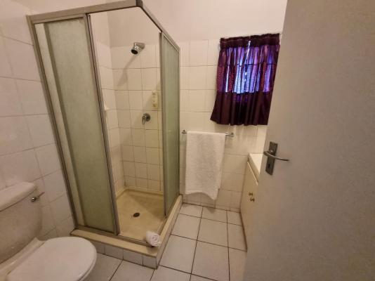 Loerie Lodge Guest House - 250212