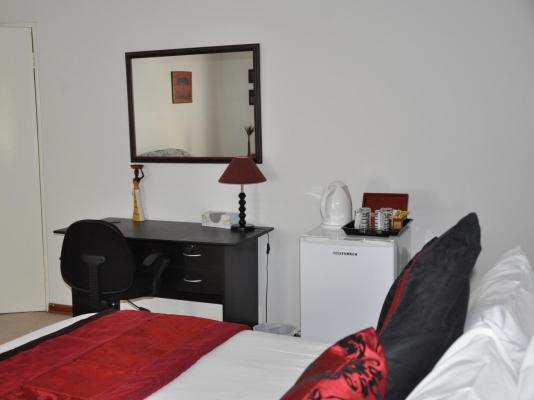 Loerie Lodge Guest House - 250231