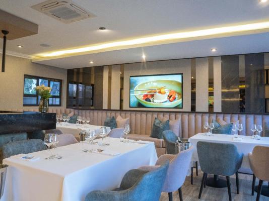 Glancing Left (Pty) Ltd t/a Q's Boutique Stay - 250286