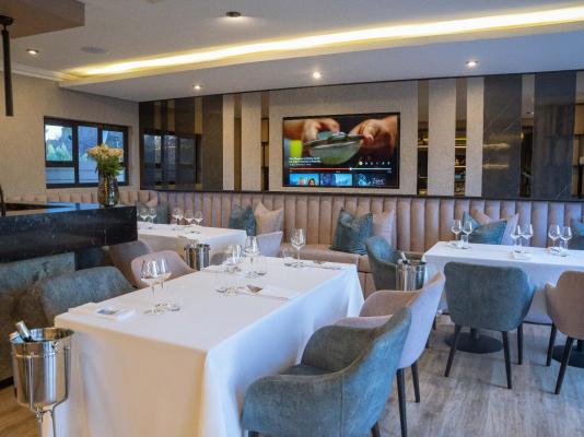 Glancing Left (Pty) Ltd t/a Q's Boutique Stay - 250287