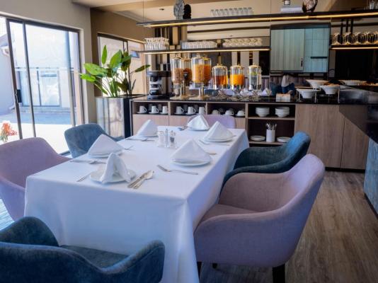 Glancing Left (Pty) Ltd t/a Q's Boutique Stay - 250290