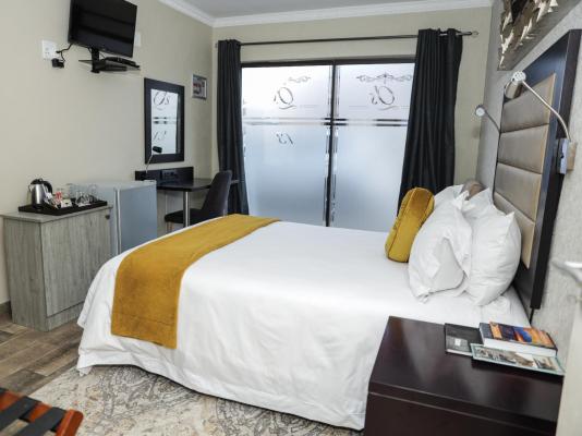 Glancing Left (Pty) Ltd t/a Q's Boutique Stay - 250298