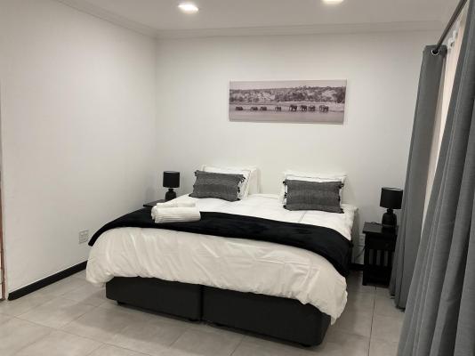 Ericka's Luxurious Guesthouse - 250517