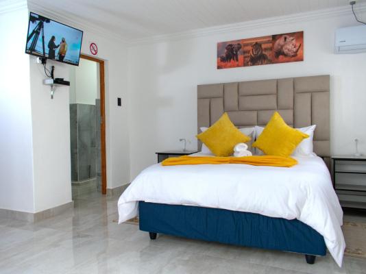 Hospital View Guesthouse - 250554