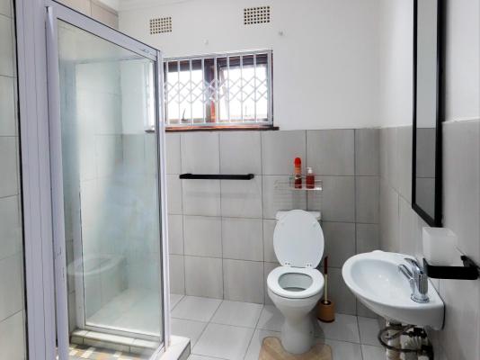 Riveria Guest Lodge and Spa - 250625