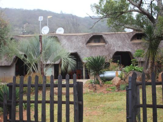 Emahlathini Guest Farm - 250687