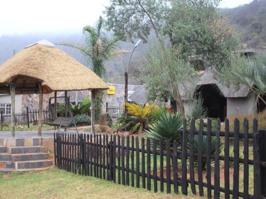 Emahlathini Guest Farm - 250691