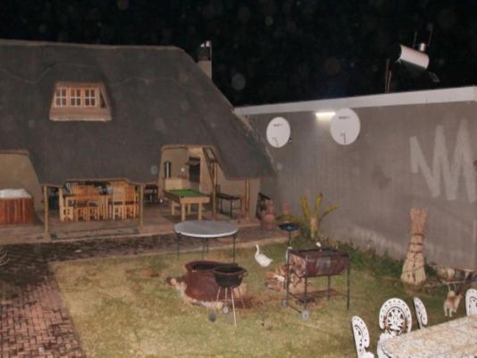 Emahlathini Guest Farm - 250722