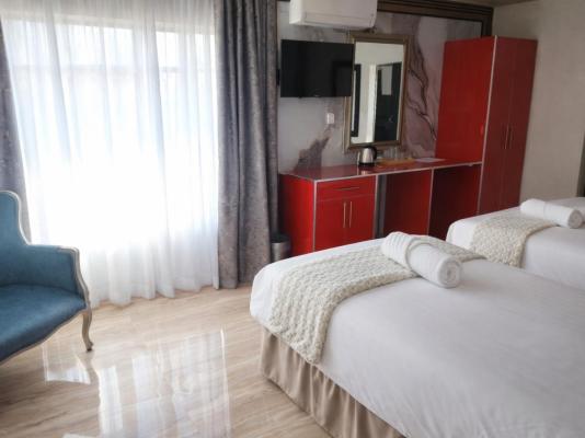 Lakefield Hotel - 250975