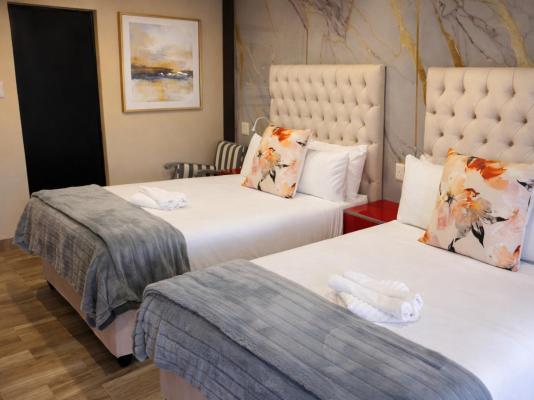 Lakefield Hotel - 250979