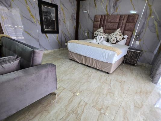 Lakefield Hotel - 250983