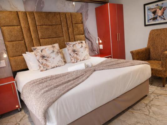 Lakefield Hotel - 250990