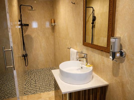 Lakefield Hotel - 250992