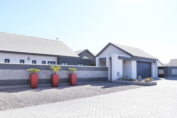 Lunara Coastal Retreat - 251024