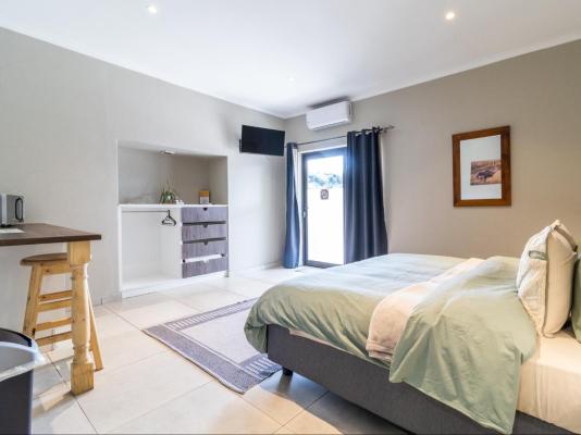 Bosveld In Die Stad 2 - 251131