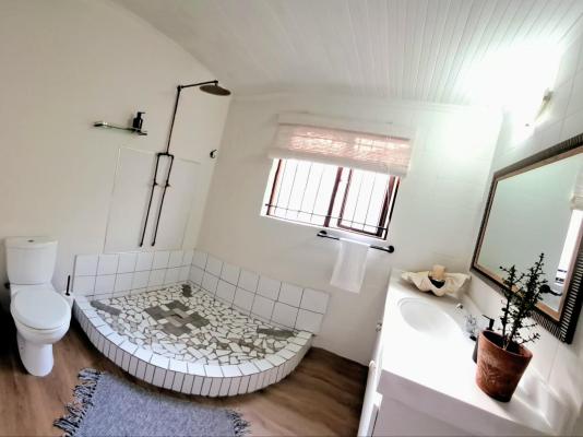 Southern Right Guest House - 251211