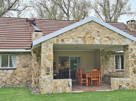 Lake Naverone - 251230