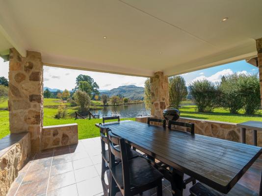 Lake Naverone - 251234