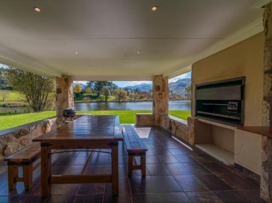 Lake Naverone - 251235