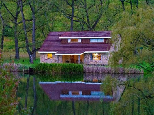 Lake Naverone - 251238