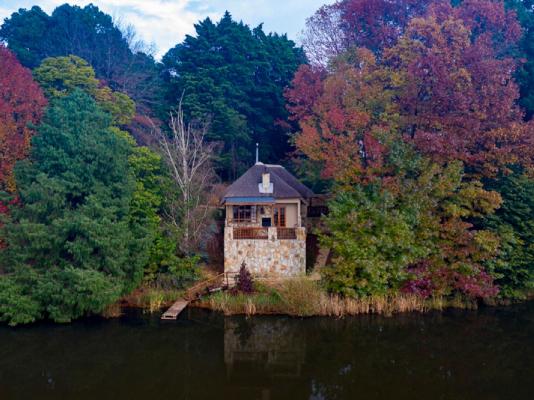 Lake Naverone - 251247