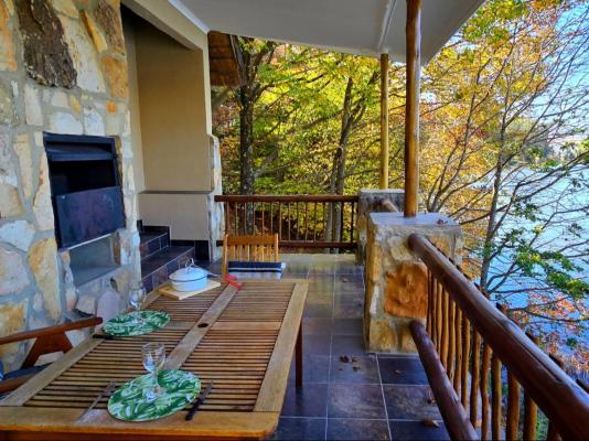 Lake Naverone - 251248