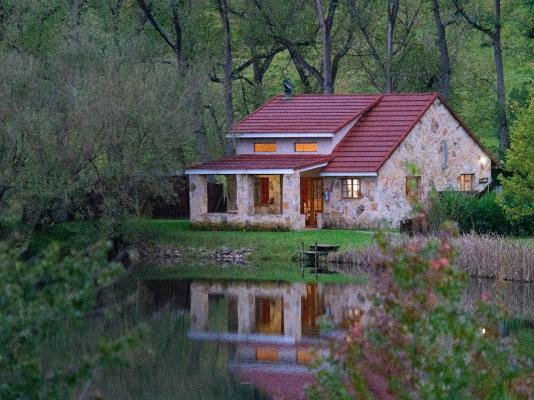 Lake Naverone - 251266