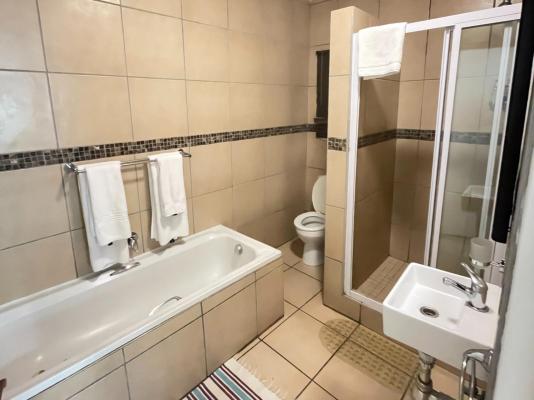 Oaklands Inn & Conference Centre - 251352