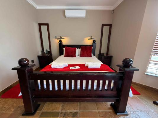 Antares: Executive Queen En Suite