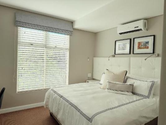 Instellies Self-Catering Apartment - Bed