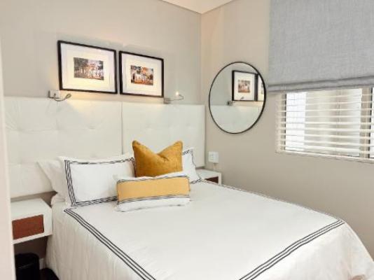 Instellies Self-Catering Apartment - Bed