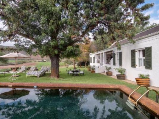 Daniel's Kraal Guest Farm - Pool view