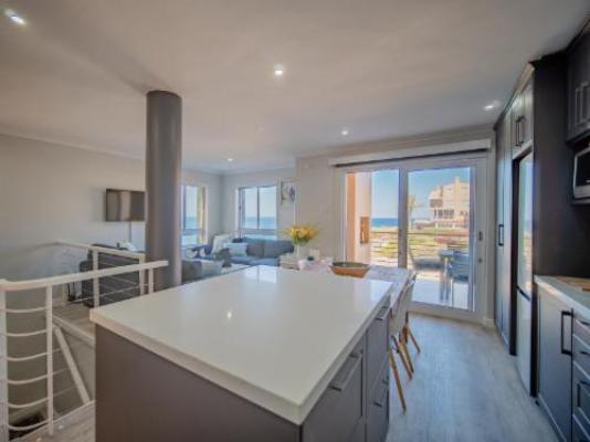 Coral Castle - Breakfast area
