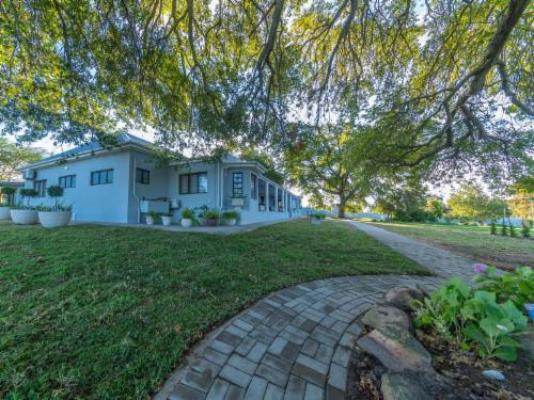 Luxcape Leo Sky Farm - Property / Building