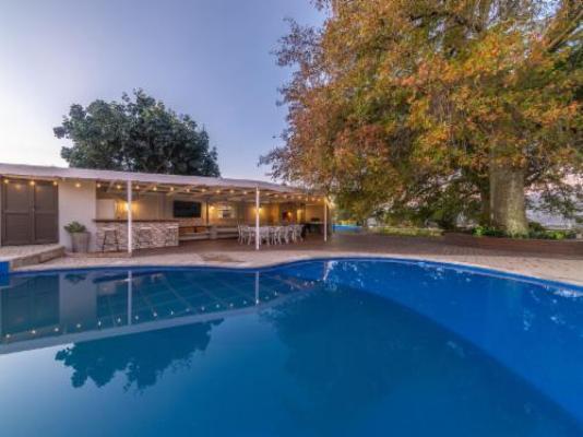 Luxcape Leo Sky Farm - Swimming pool