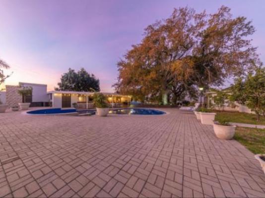 Luxcape Leo Sky Farm - Pool view