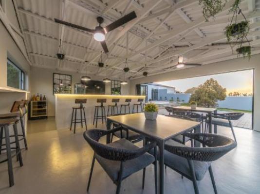 Luxcape Leo Sky Farm - Communal lounge/ TV room