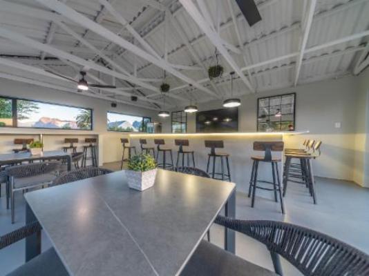 Luxcape Leo Sky Farm - Communal lounge/ TV room